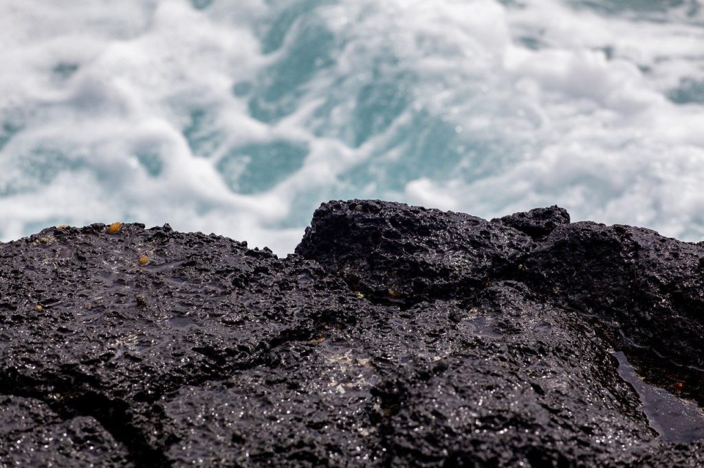wet rocks, coast, mauritius
