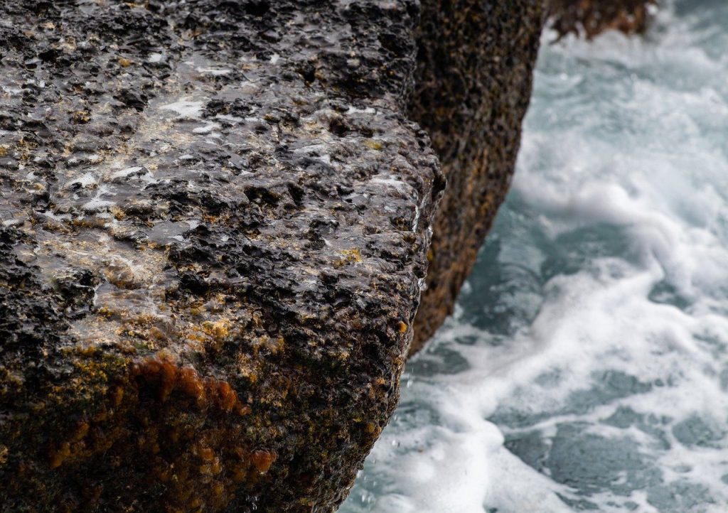 wet rocks, coast, mauritius